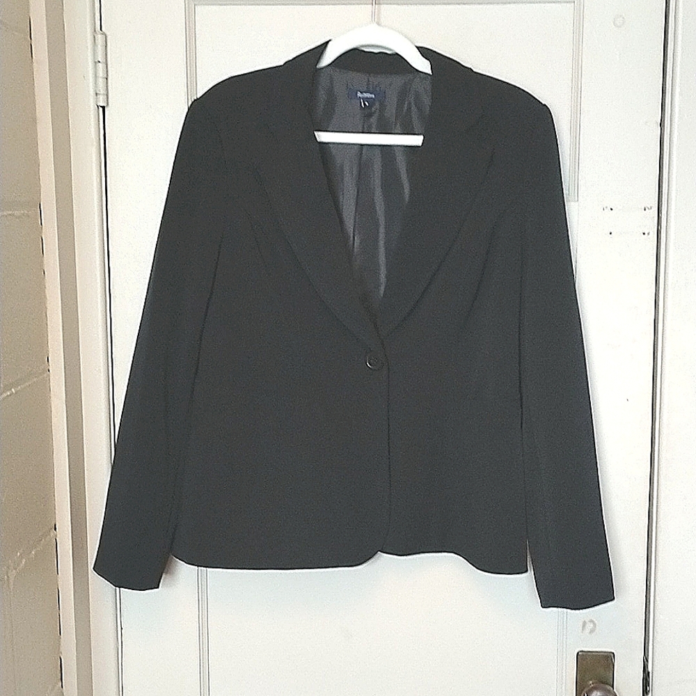 3/$30💜 GUC Reitmans Size 9 Figure Flattering Black Blazer